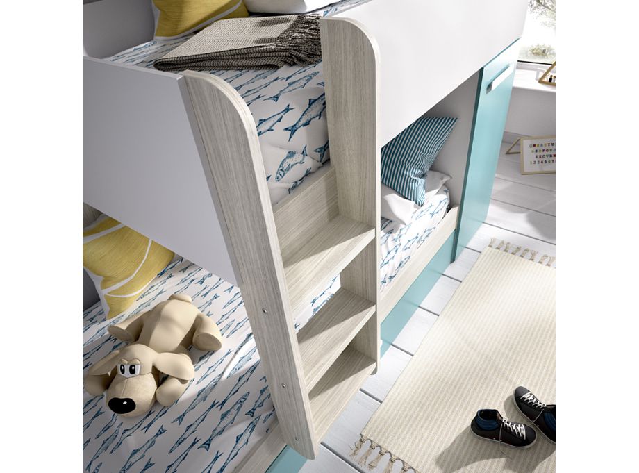 Detalle escalera cama tren Tom turquesa